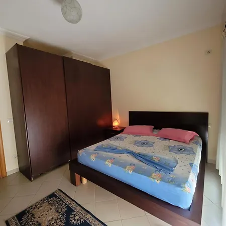 Claud'io Guess House Vlorë