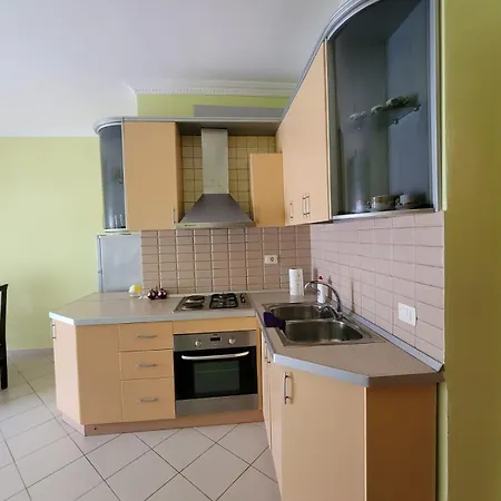 Claud'io Guess House